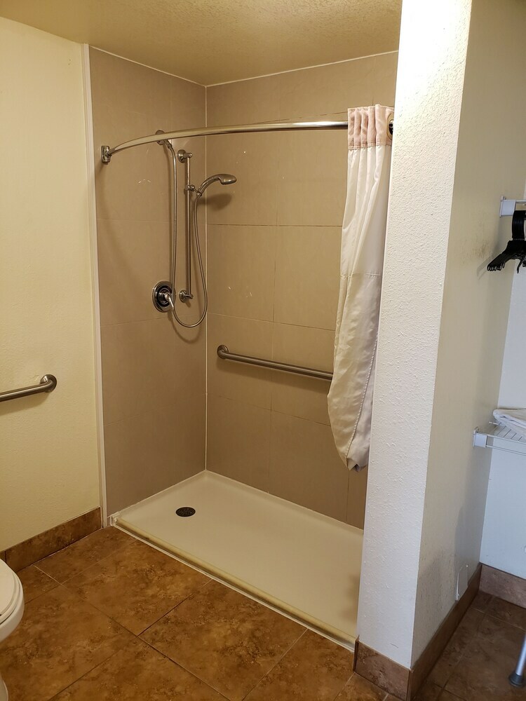 Motel Oceanfront Inn And Suites
