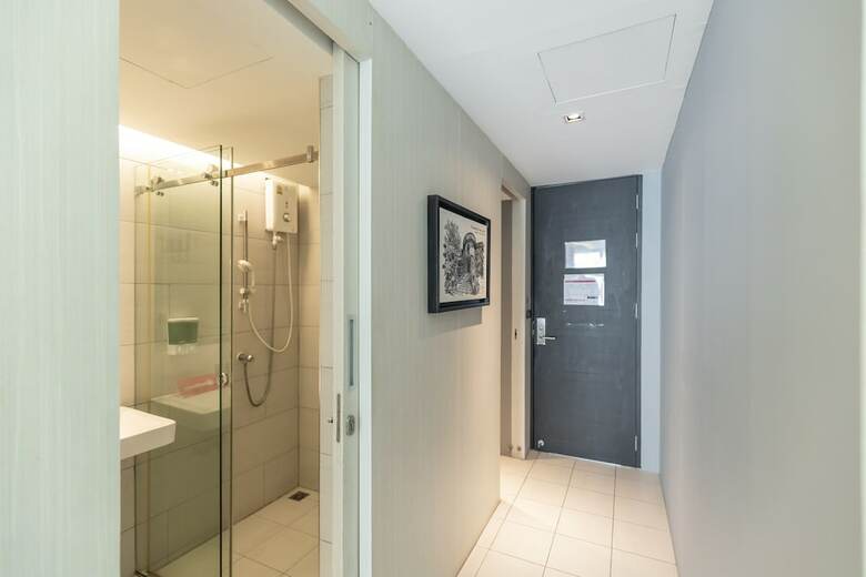 Hostal Reddoorz Plus @ Sleep Box Sukhumvit 22