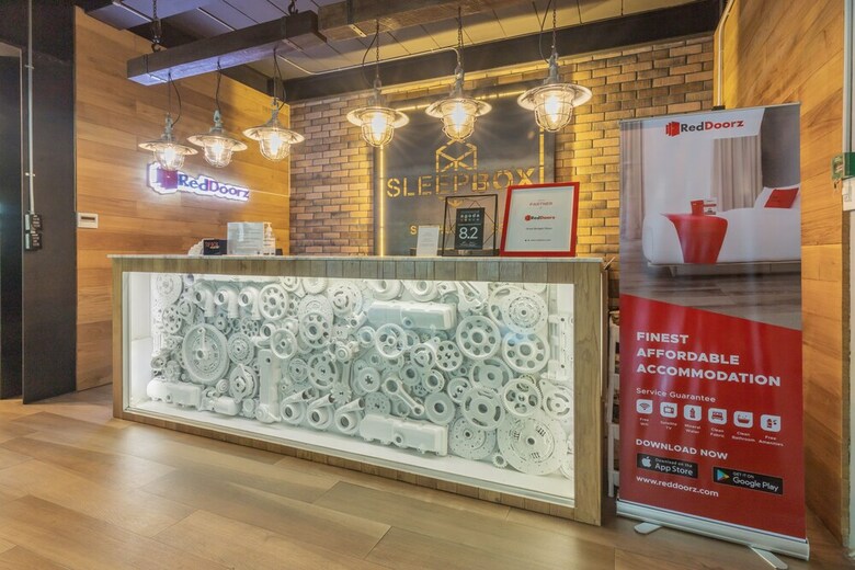 Hostal Reddoorz Plus @ Sleep Box Sukhumvit 22