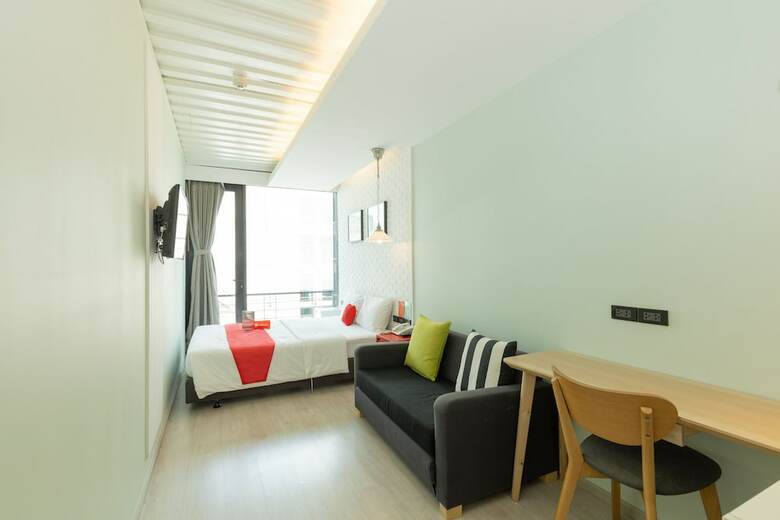 Hostal Reddoorz Plus @ Sleep Box Sukhumvit 22
