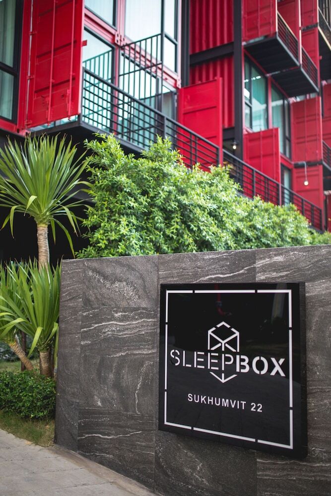 Hostal Reddoorz Plus @ Sleep Box Sukhumvit 22
