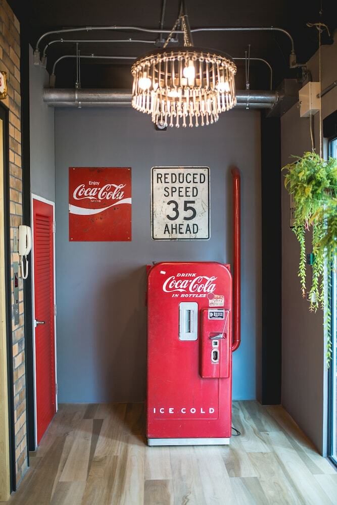 Hostal Reddoorz Plus @ Sleep Box Sukhumvit 22