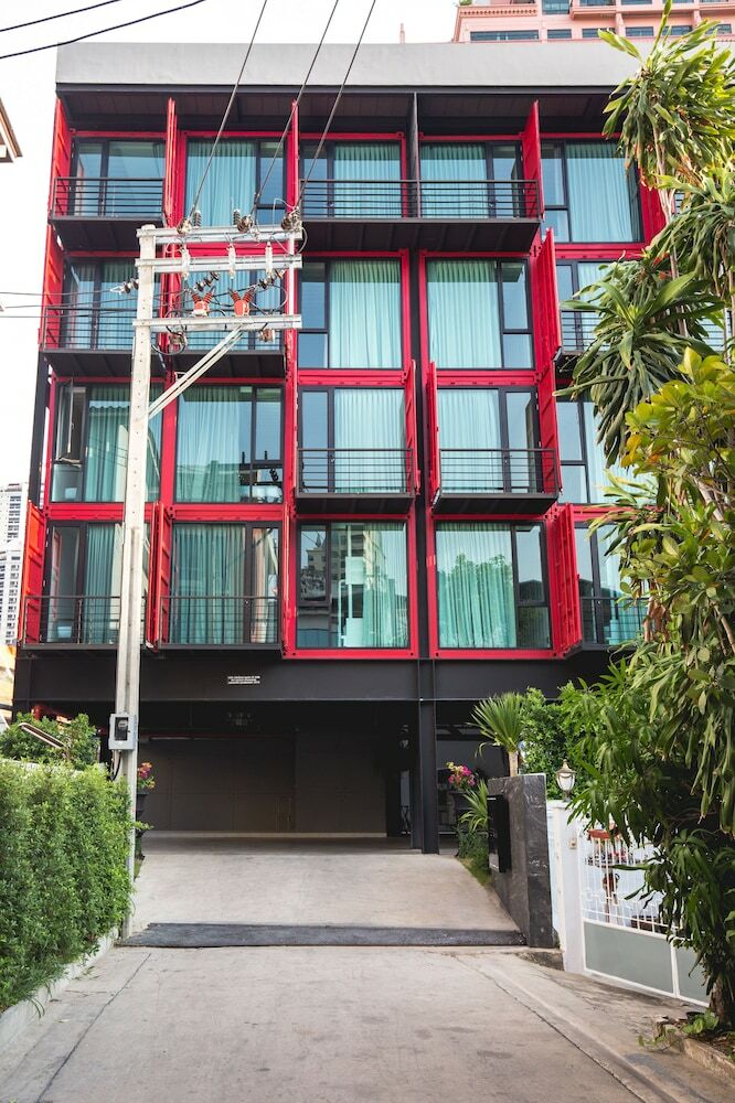 Hostal Reddoorz Plus @ Sleep Box Sukhumvit 22