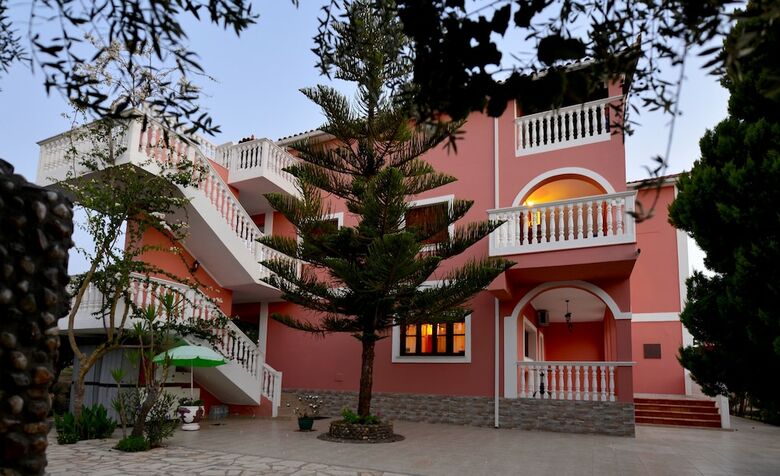 Arazzo Holiday Apartments
