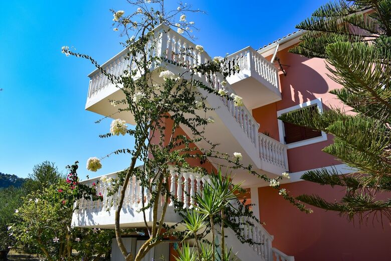 Arazzo Holiday Apartments