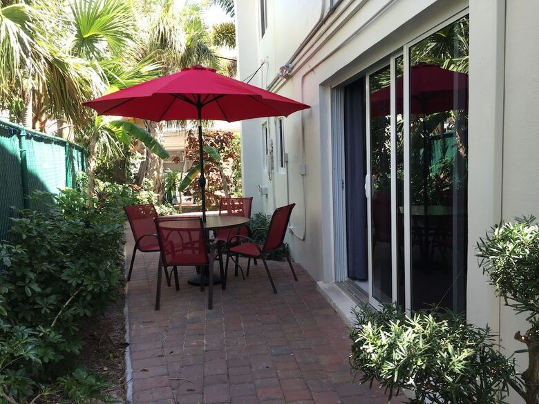 Apartamentos 4145 By The Sea Inn & Suites