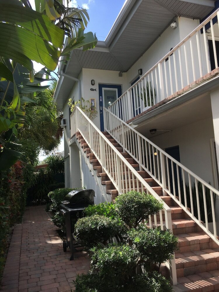 Apartamentos 4145 By The Sea Inn & Suites