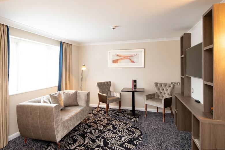 Burleigh Court Hotel