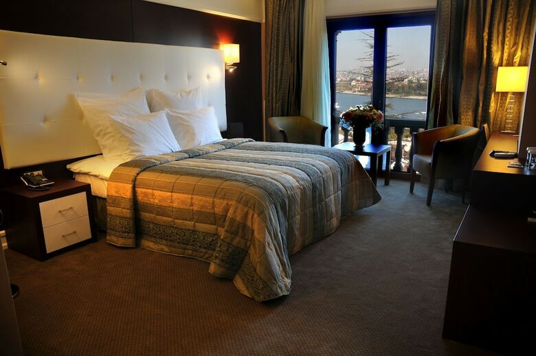 Paradise Island Hotel