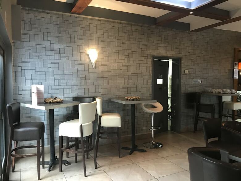 Bennetts Hotel