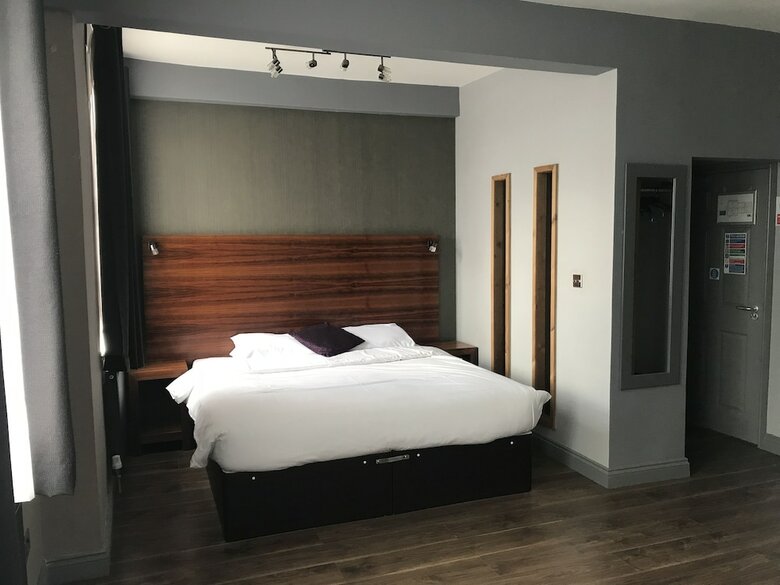 Bennetts Hotel