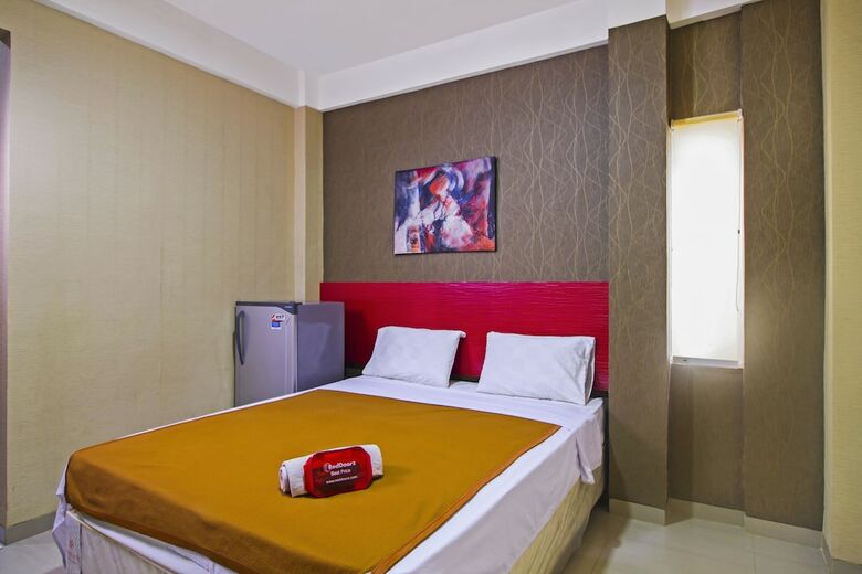 Hotel Reddoorz Near Cilandak Town Square