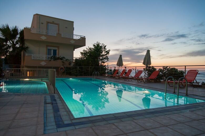 Aparthotel Sunrise Studios & Apartments