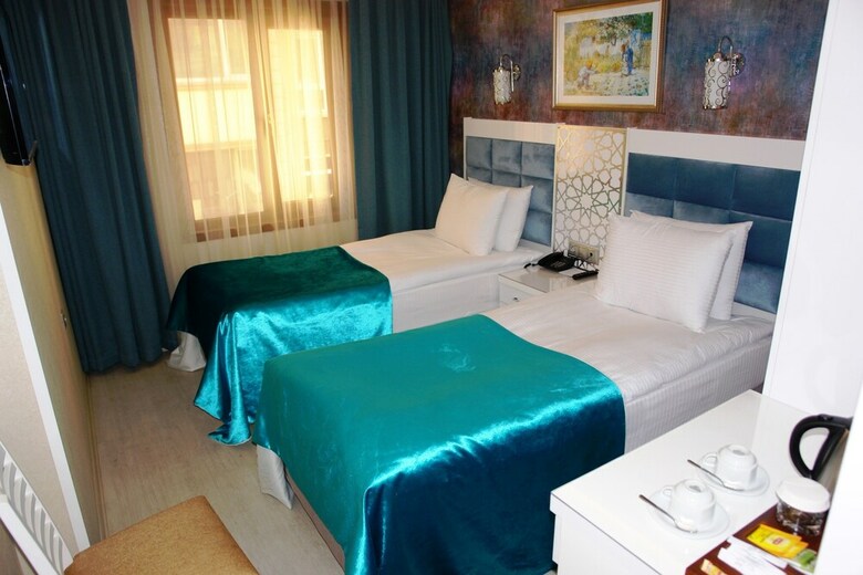River Hotel