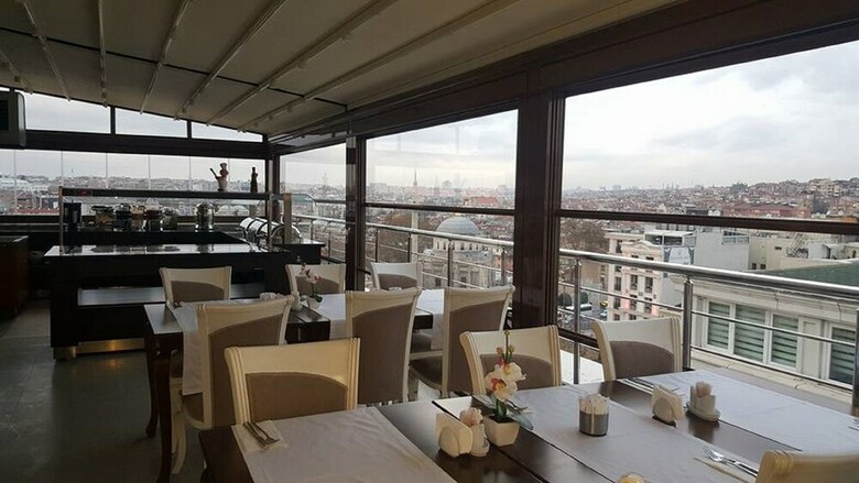 River Hotel