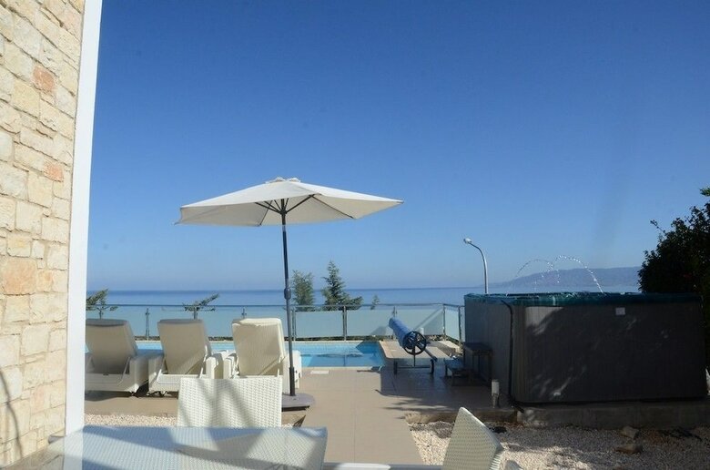 Linda Braker Esprit Villas