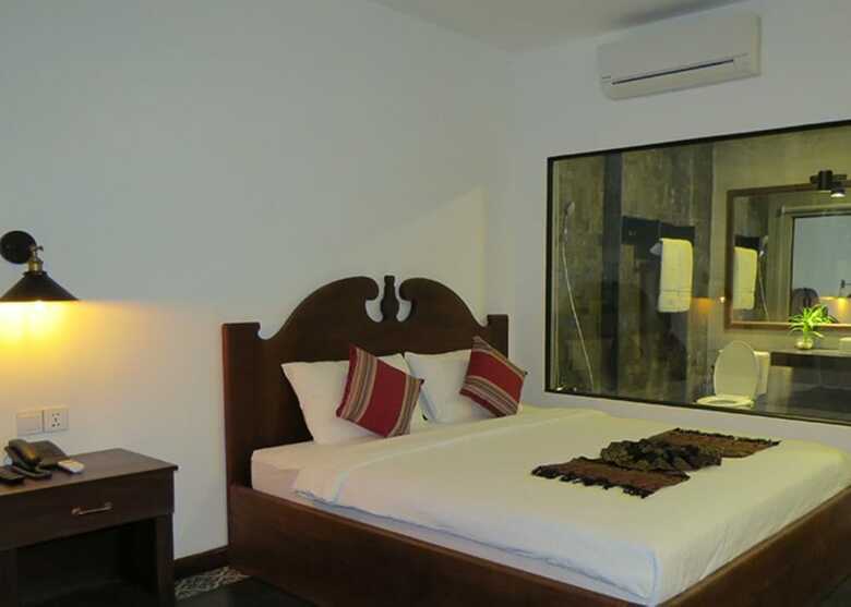 Yeak Loam Hotel