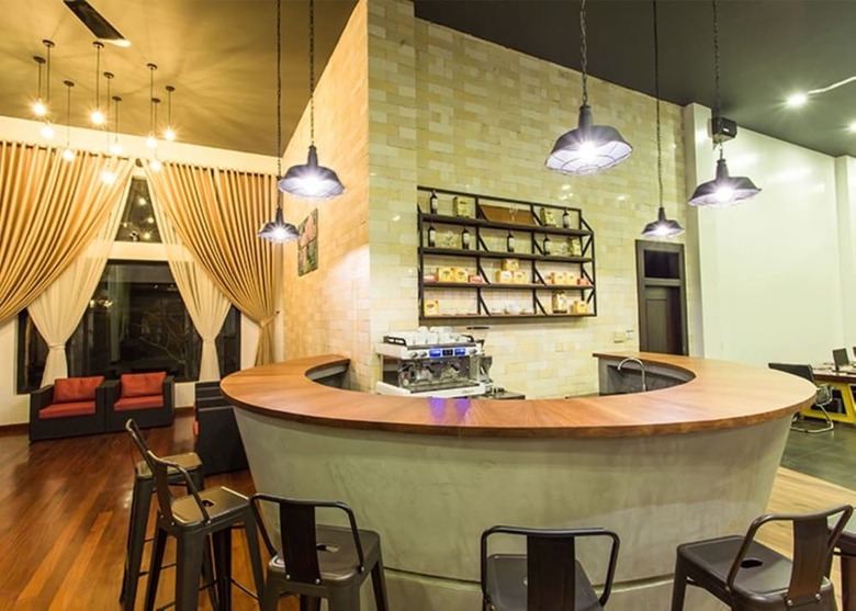 Yeak Loam Hotel