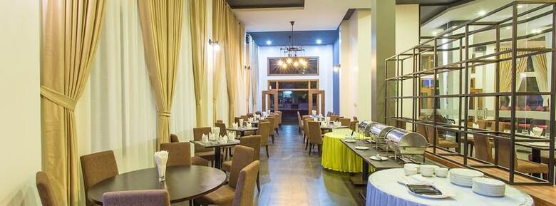 Yeak Loam Hotel