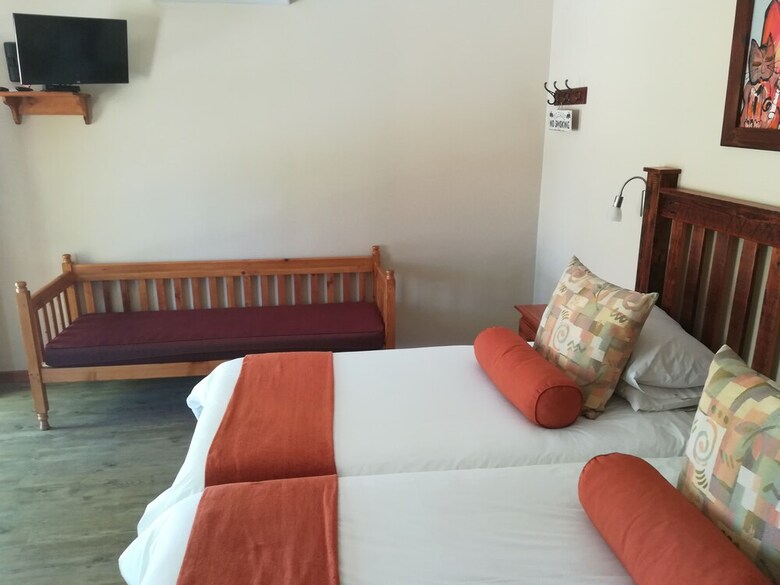 Hotel Travalia Guest Farm