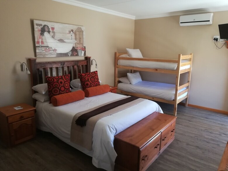 Hotel Travalia Guest Farm