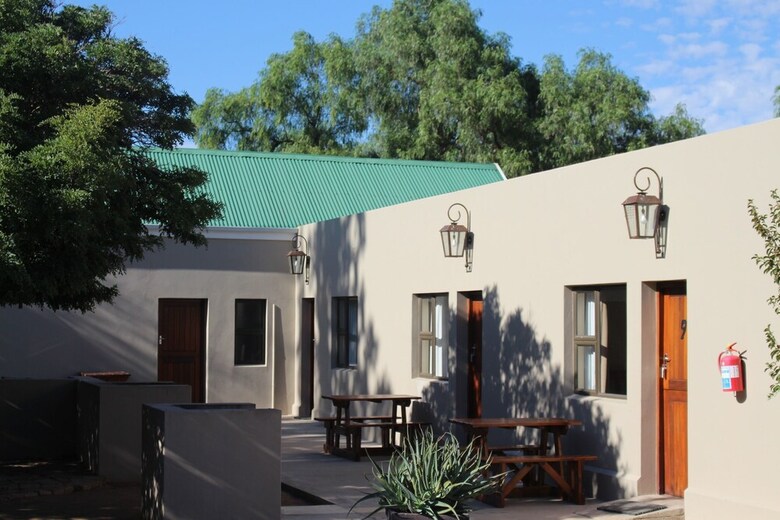 Hotel Travalia Guest Farm