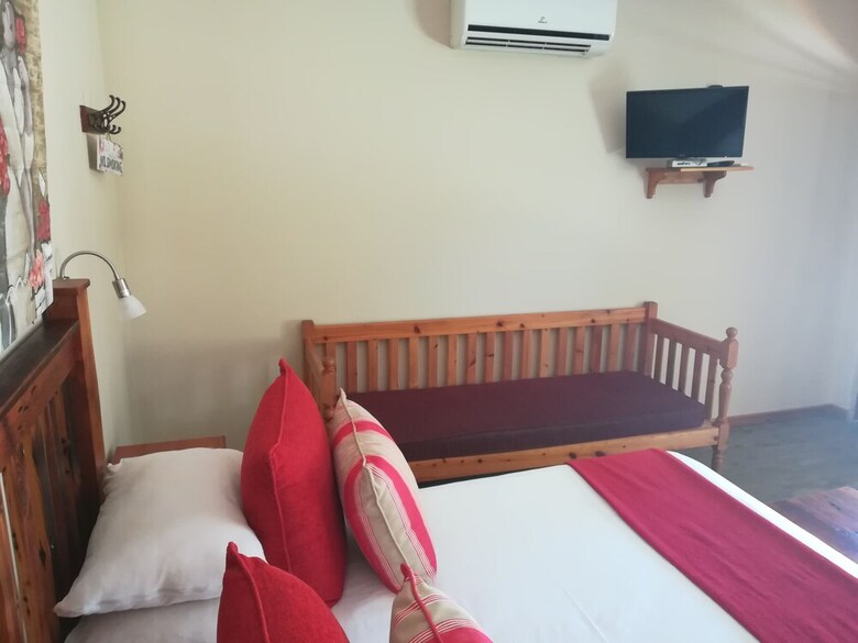 Hotel Travalia Guest Farm