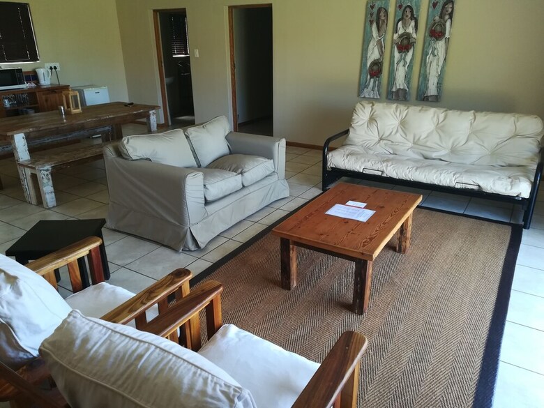 Hotel Travalia Guest Farm