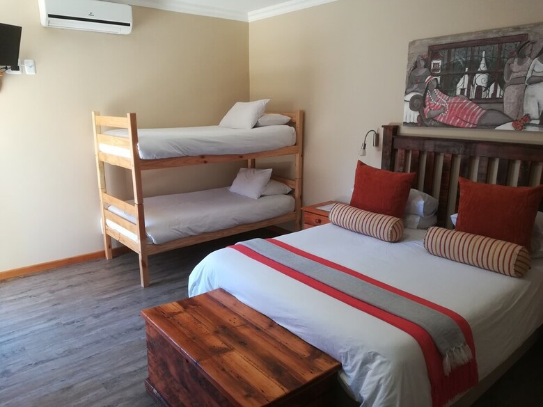 Hotel Travalia Guest Farm