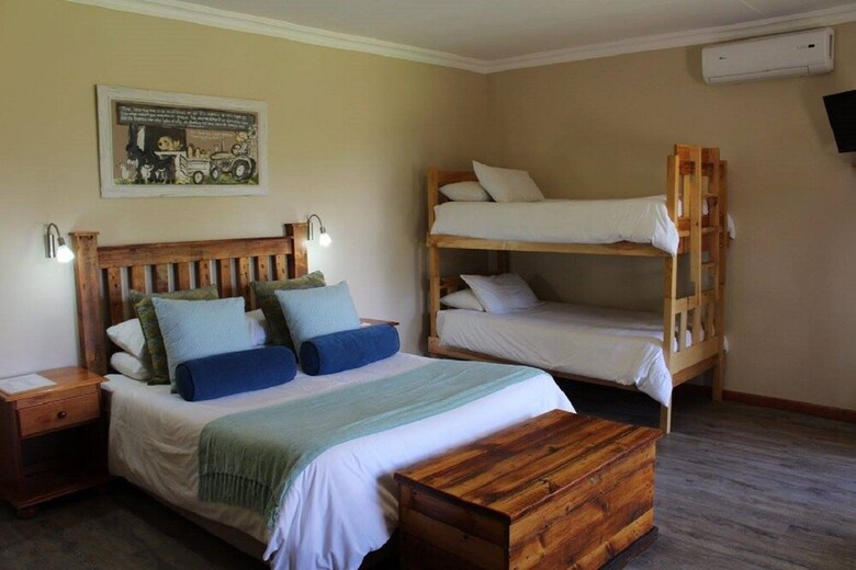 Hotel Travalia Guest Farm