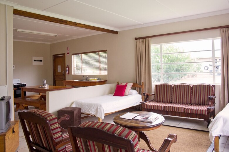 Hotel Travalia Guest Farm