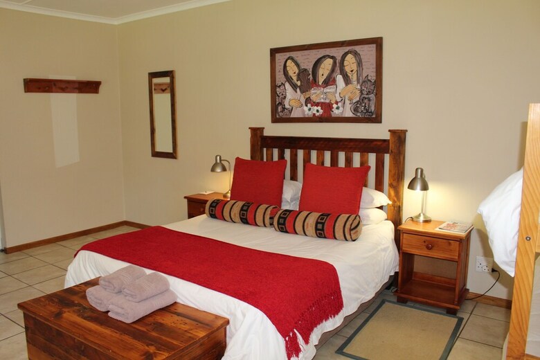Hotel Travalia Guest Farm