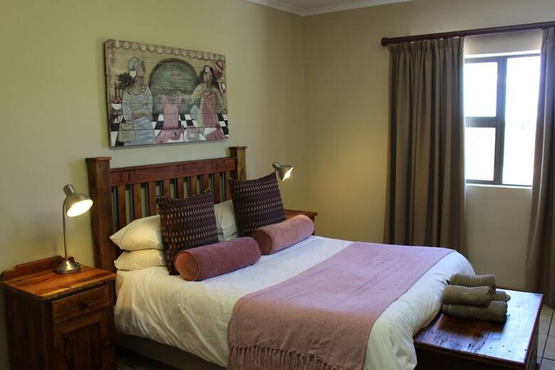Hotel Travalia Guest Farm
