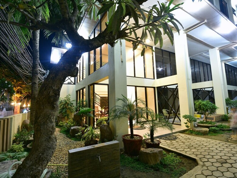 Anahaw Apartments Whitebeach