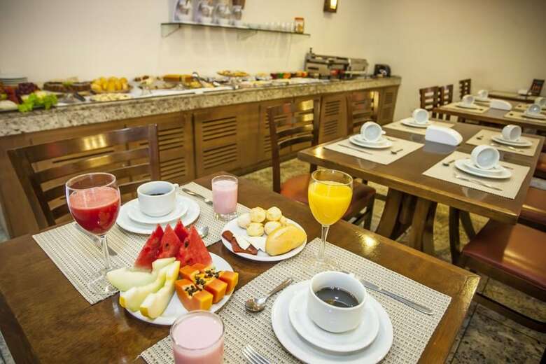 Summit Hotel Aruj�
