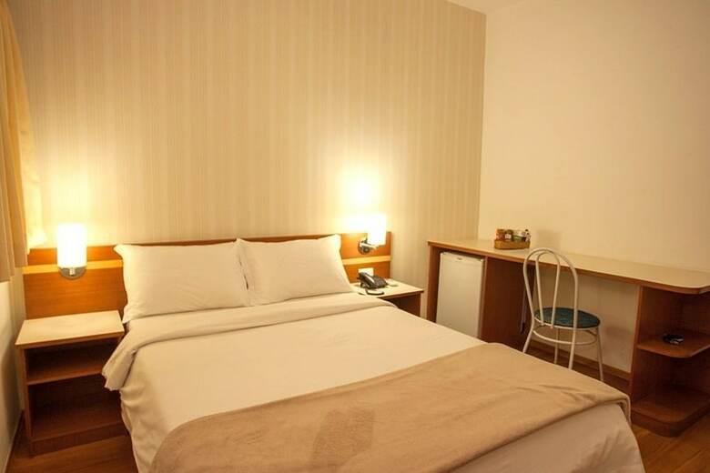 Summit Hotel Aruj�