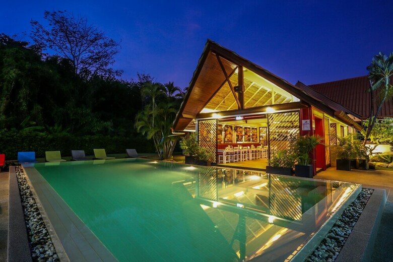 Hotel Naiharn Beach Resort