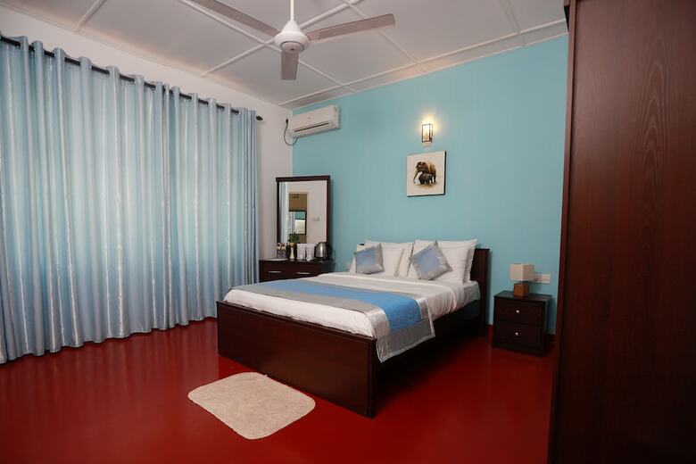 Hotel Riverdale Breeze