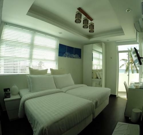 Airport Beach Hotel