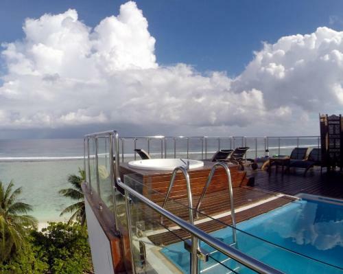 Airport Beach Hotel