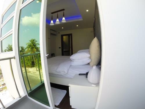 Airport Beach Hotel