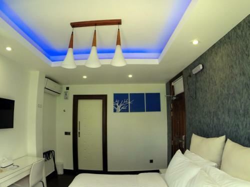 Airport Beach Hotel
