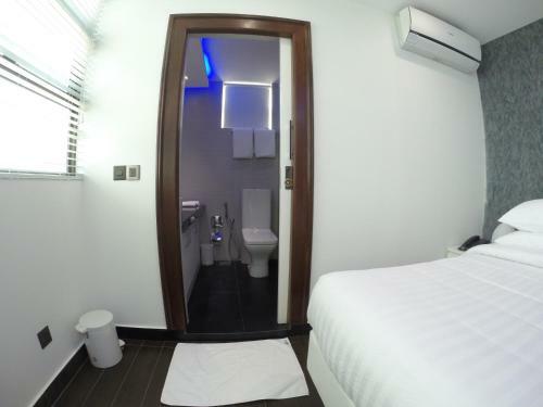 Airport Beach Hotel
