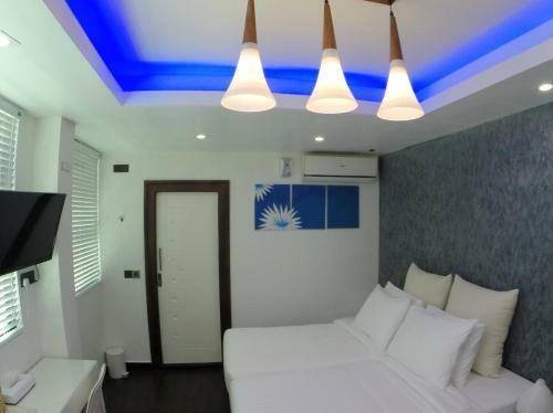 Airport Beach Hotel