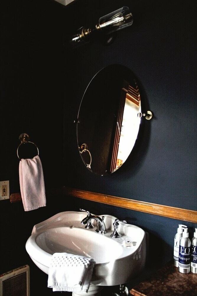 Shelburne Hotel