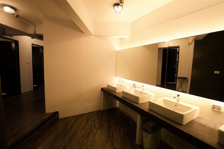 Hostal Strips The Poshtel