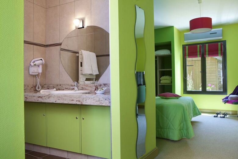 Hotel � En Couleur