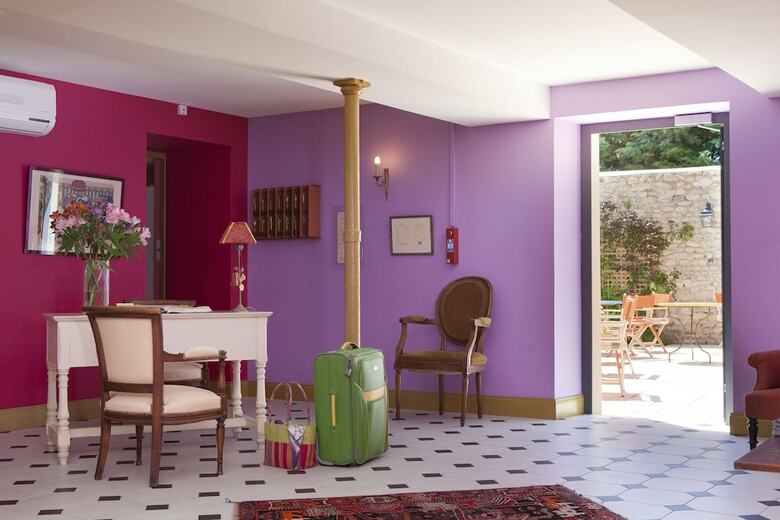 Hotel � En Couleur