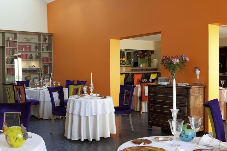 Hotel � En Couleur