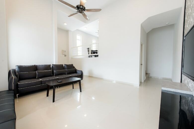 New Corner Shamrock Beach Villas Seaview